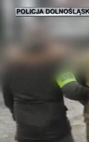 [VIDEO] Policjanci zatrzymali mężczyznę podejrzanego o pozbawienie życia swoich rodziców i 7 - letniego brata