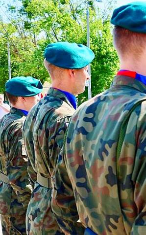 [VIDEO] Przekazanie Flagi RP z kopuły Sejmu 18. Białostockiemu Pułkowi Rozpoznawczemu