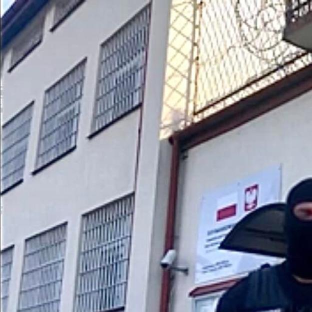 [VIDEO]  Areszt pierwszej osoby związanej ze sprawami „Wojtka z Zanzibaru”. Pełny zapis dzisiejszego briefingu Krzysztofa Rutkowskiego przed Aresztem Śledczym w Rzeszowie