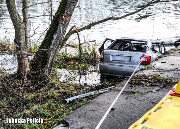 [VIDEO] Makabryczny wypadek w powiecie świebodzińskim! Pięć ofiar! Mieli od 17 do 19 lat. Jechali do pracy
