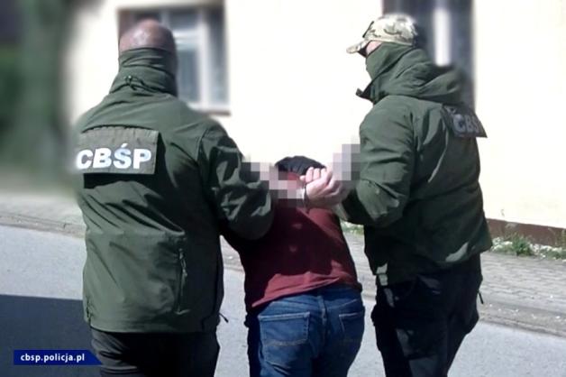 [VIDEO] Zlikwidowany szlak narkotykowy oraz dwa laboratoria metamfetaminy i MDMA przy współpracy z Europolem, Eurojustem i śledczymi z Niderlandów. 